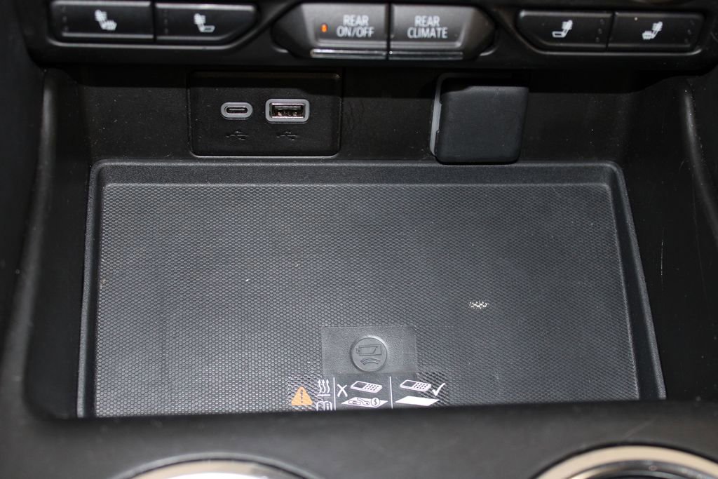 Used 2023 Chevrolet Suburban Z71 w/ Luxury Package image 51