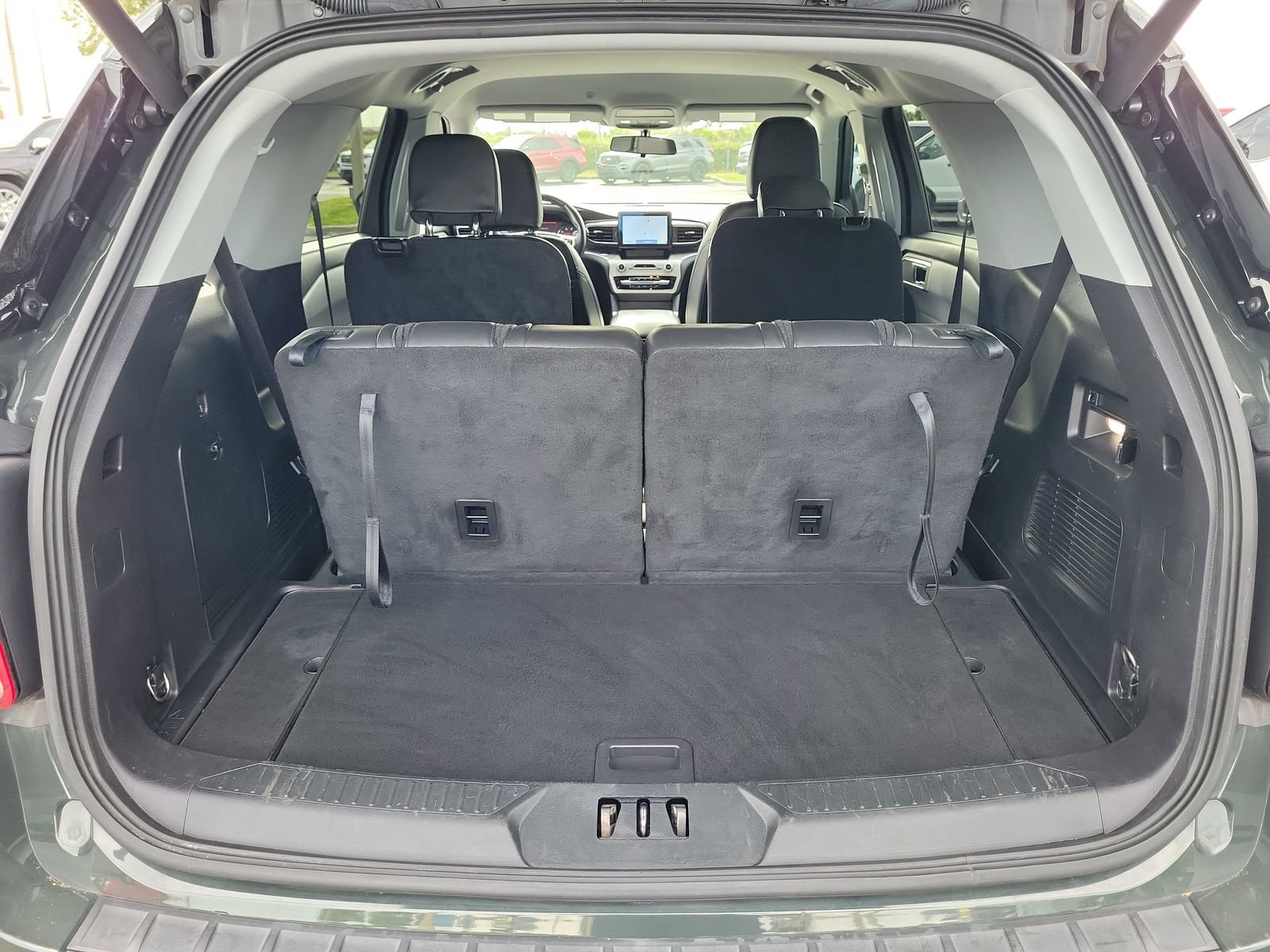 Certified 2022 Ford Explorer XLT w/ Equipment Group 202A RWD image 7