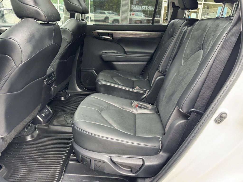 Used 2023 Toyota Highlander Platinum AWD/4WD image 18