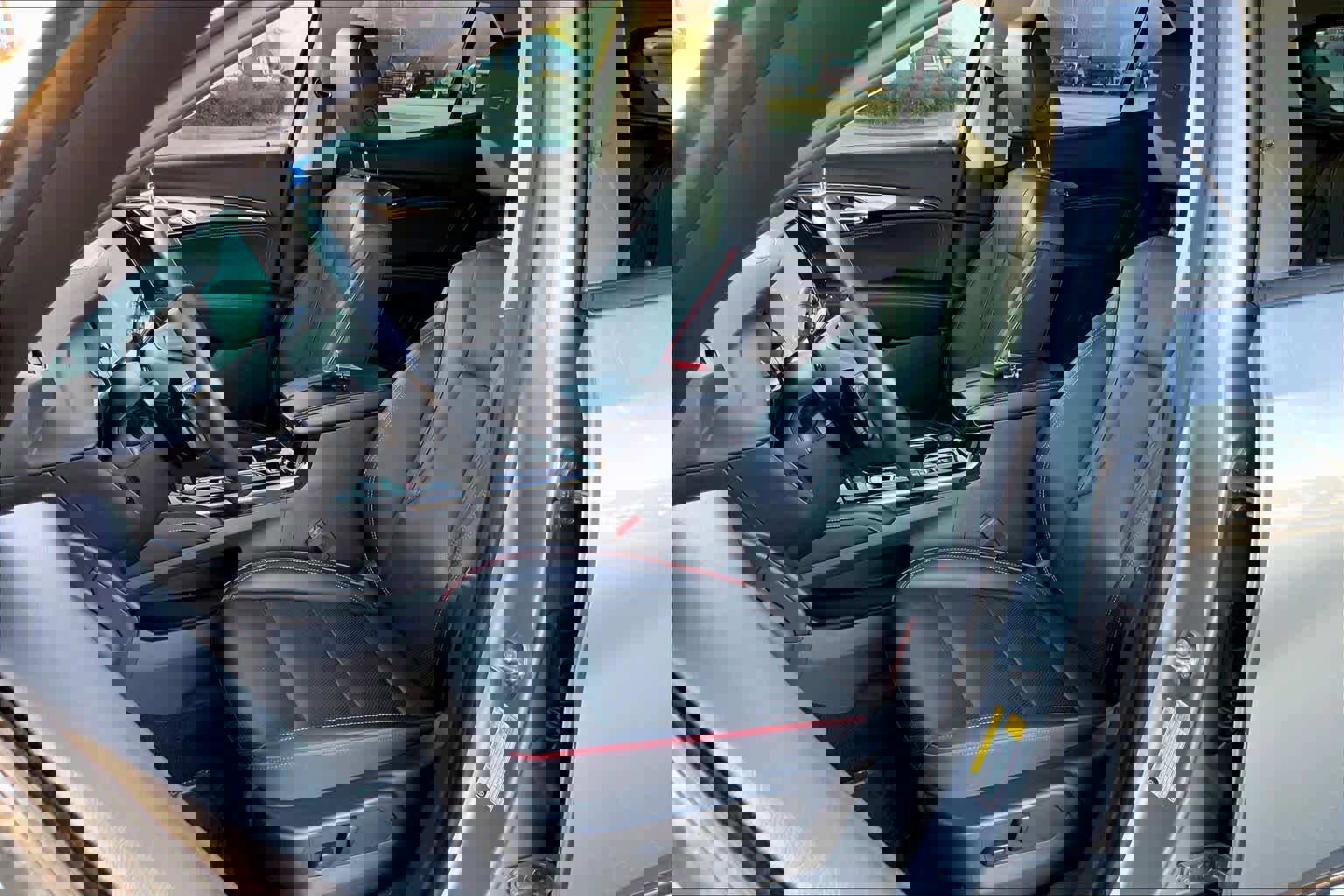 Used 2023 Buick Envision Essence w/ Technology Package I image 9