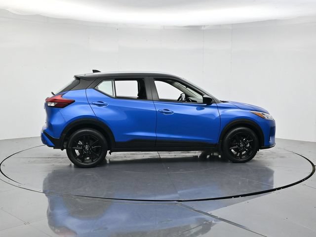 Used 2023 Nissan Kicks SV FWD image 2