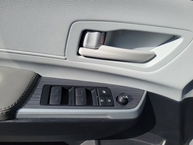 Used 2025 Toyota Sienna LE AWD/4WD image 14