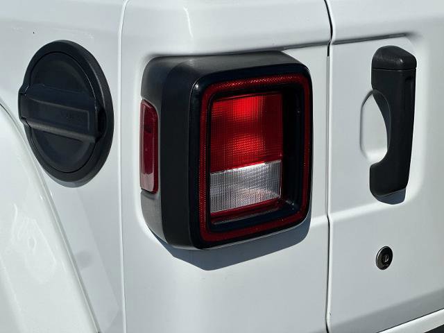 Used 2020 Jeep Wrangler Unlimited Sahara image 25