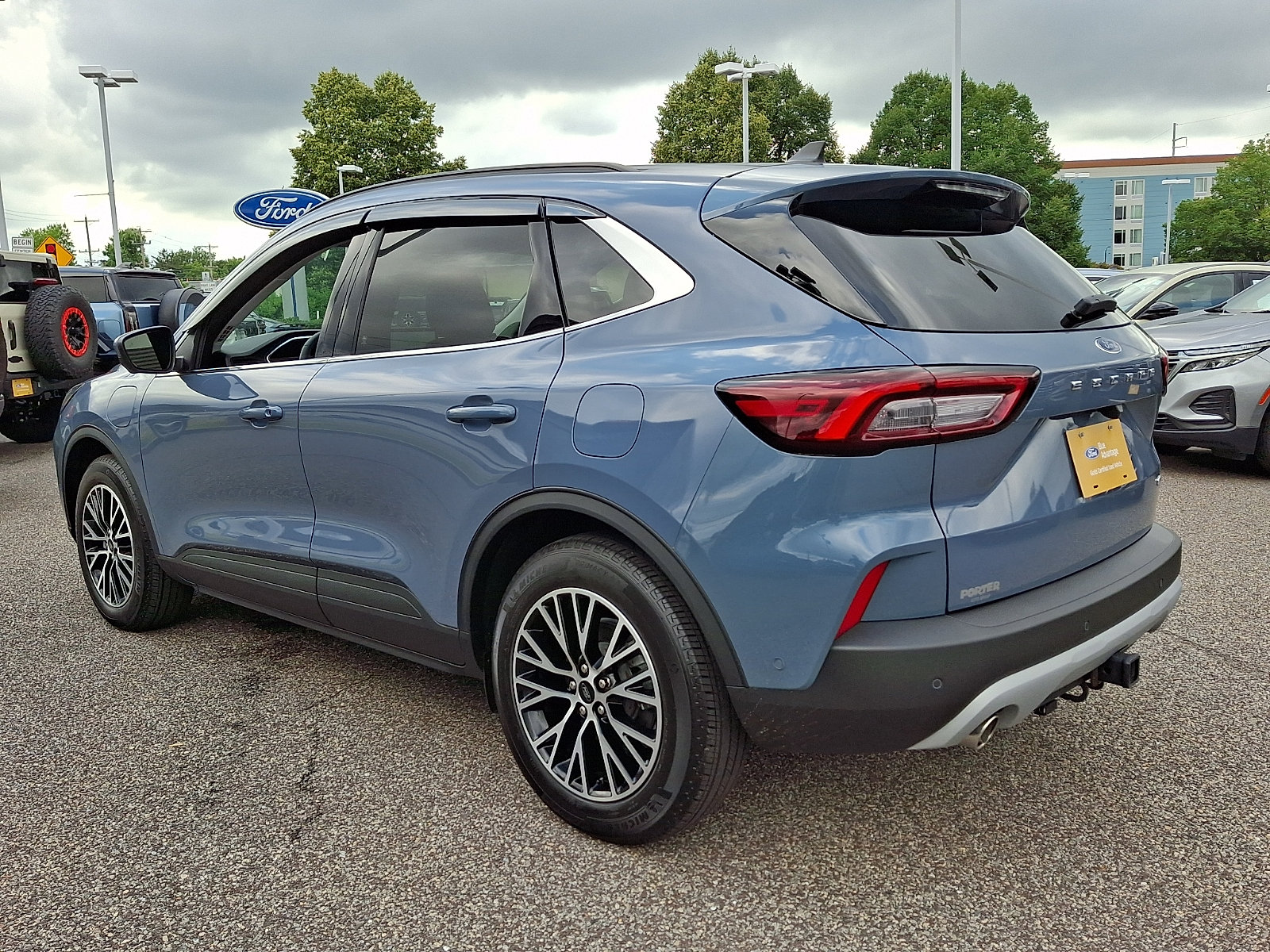 Certified 2023 Ford Escape SE w/ PHEV Premium Package FWD image 7