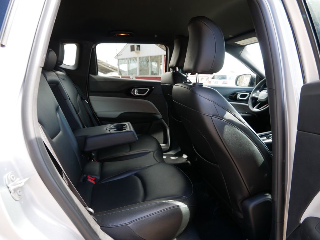 Used 2024 Jeep Compass Limited AWD/4WD image 9