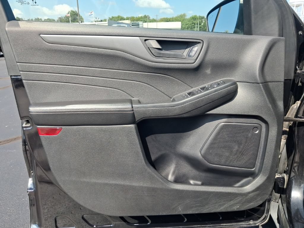 Certified 2025 Ford Escape Active FWD image 2