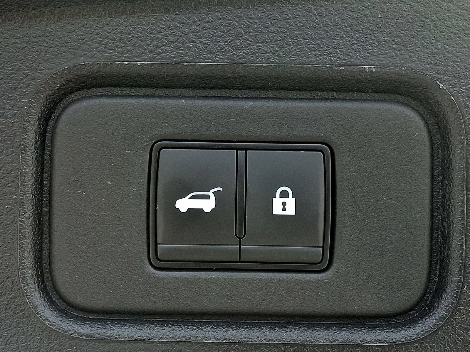 Used 2025 Nissan Pathfinder SV image 29