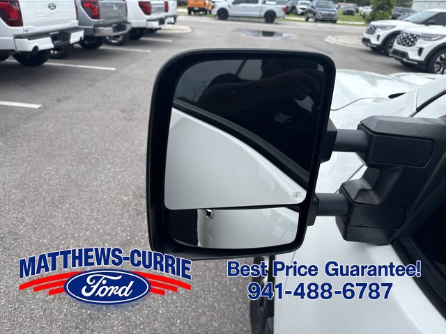 Used 2020 Nissan Titan SV w/ SV Convenience Package RWD image 8