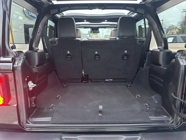 Used 2024 Jeep Wrangler Sahara w/ Safety Group image 19