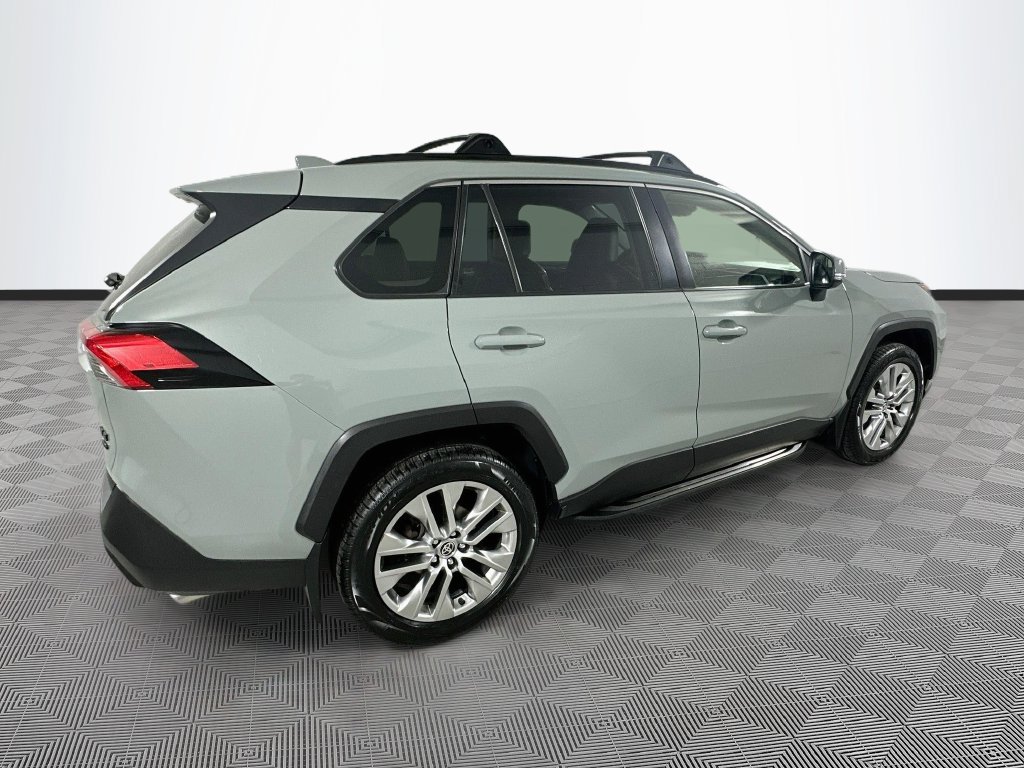Used 2021 Toyota RAV4 XLE Premium AWD/4WD image 11