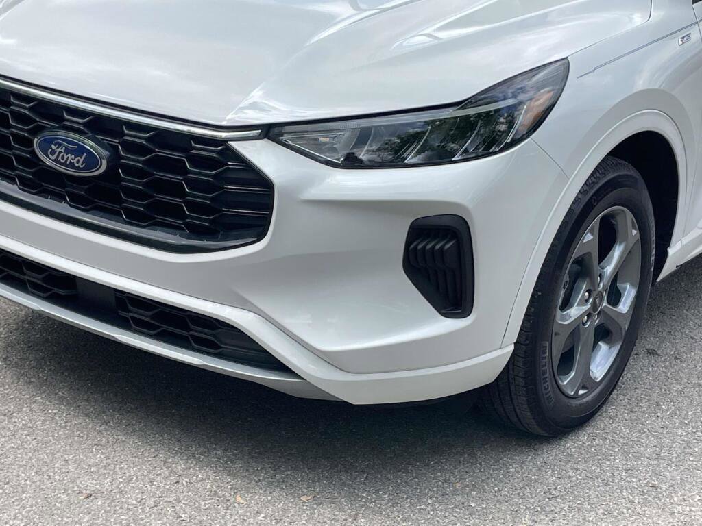 Certified 2023 Ford Escape ST-Line w/ Tech Pack #1 AWD/4WD image 14