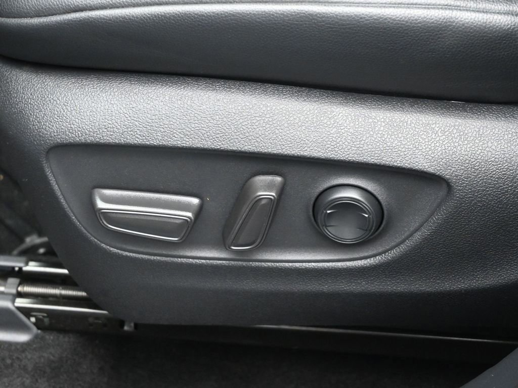 Used 2021 Toyota Highlander XLE image 37