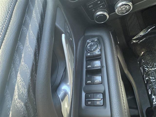 Used 2021 GMC Yukon Denali w/ Denali Premium Package AWD/4WD image 11