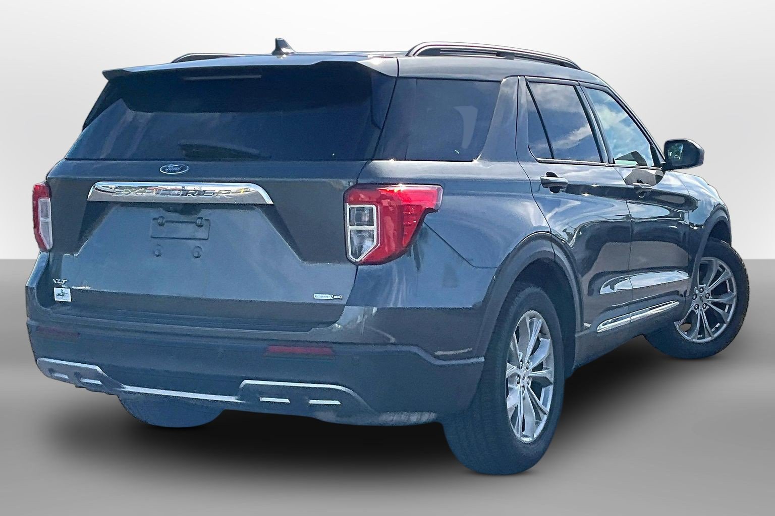 Certified 2020 Ford Explorer XLT w/ Equipment Group 202A AWD/4WD image 11