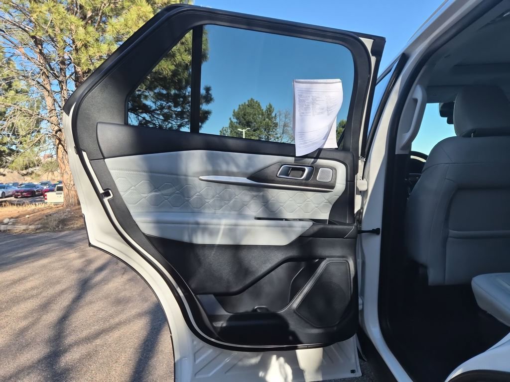 Certified 2025 Ford Explorer Platinum w/ LUX Leather Package image 19