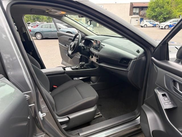 Used 2024 Nissan Rogue S FWD image 22