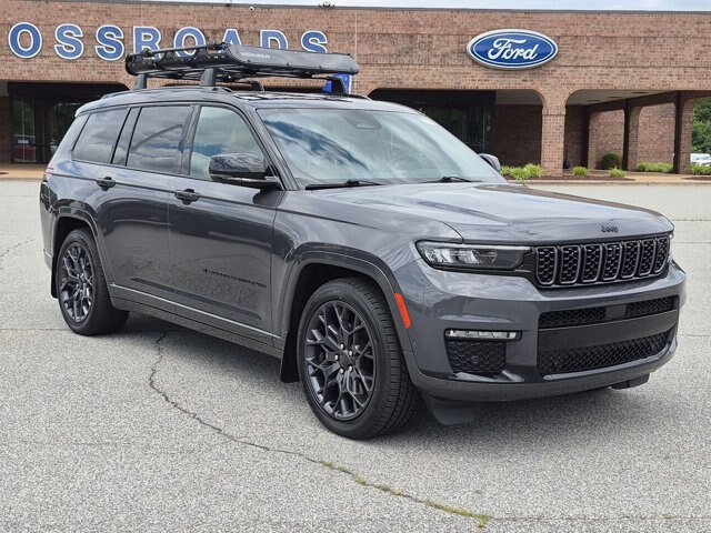Used 2023 Jeep Grand Cherokee L Summit w/ Advanced Protech Group IV AWD/4WD image 2
