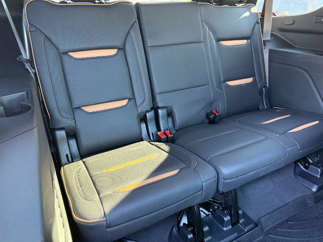 Used 2023 GMC Yukon AT4 w/ AT4 Premium Package AWD/4WD image 13