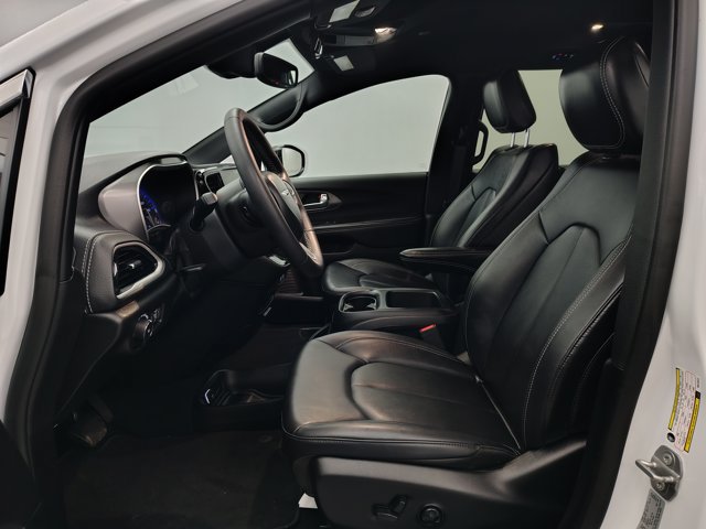 Used 2025 Chrysler Pacifica Select FWD image 21