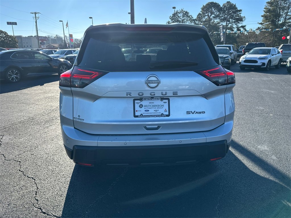Used 2024 Nissan Rogue SV image 6