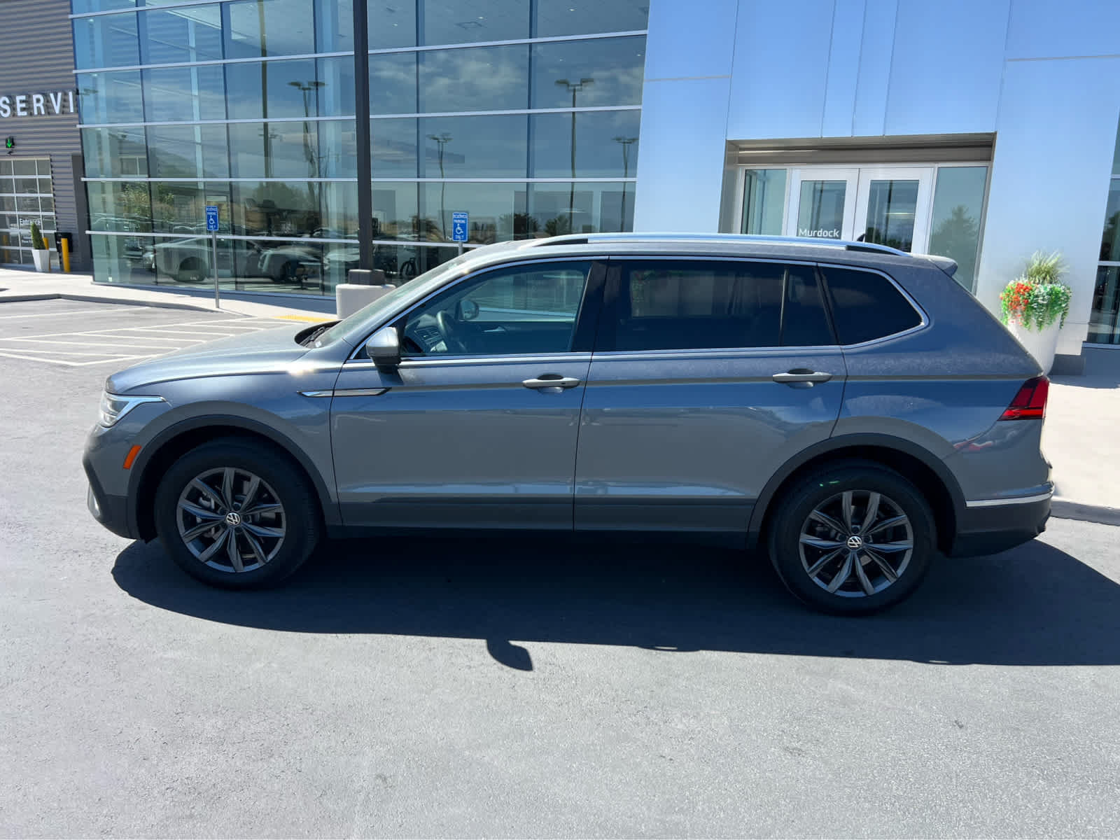 Used 2022 Volkswagen Tiguan SE AWD/4WD image 12