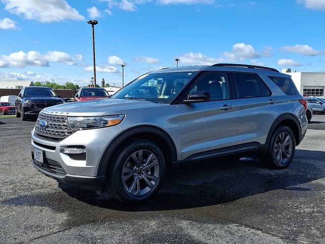 Certified 2023 Ford Explorer XLT w/ Equipment Group 202A AWD/4WD image 3