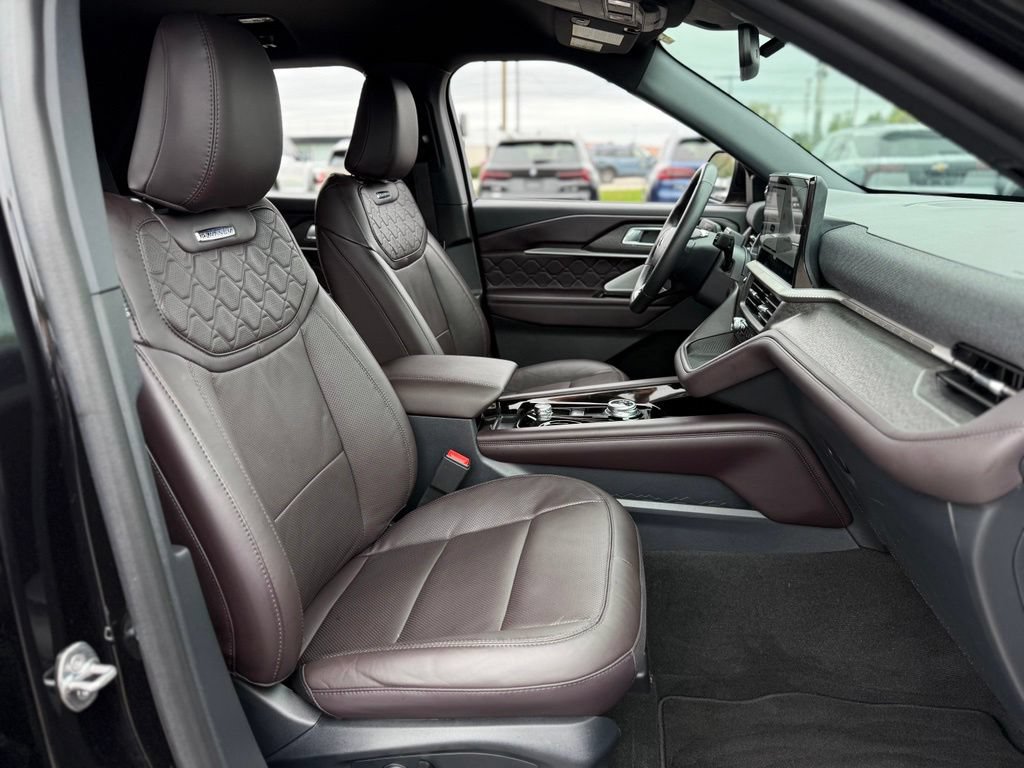 Certified 2026 Ford Explorer Platinum w/ LUX Leather Package AWD/4WD image 17