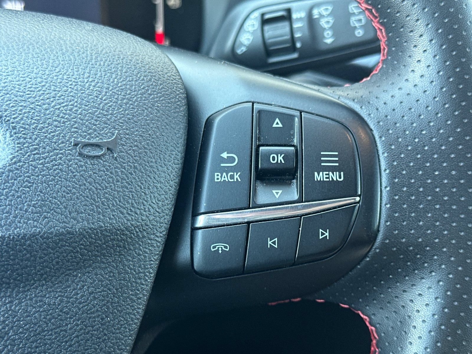 Certified 2025 Ford Escape ST-Line FWD image 26