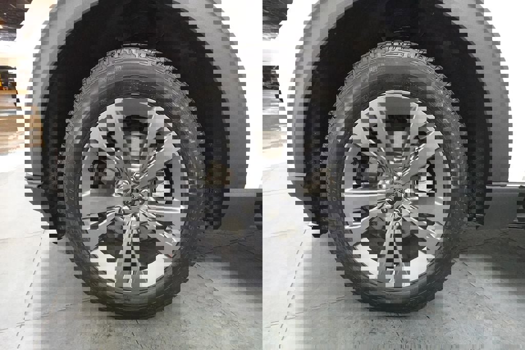 Certified 2024 Ford Explorer XLT w/ Equipment Group 202A AWD/4WD image 35