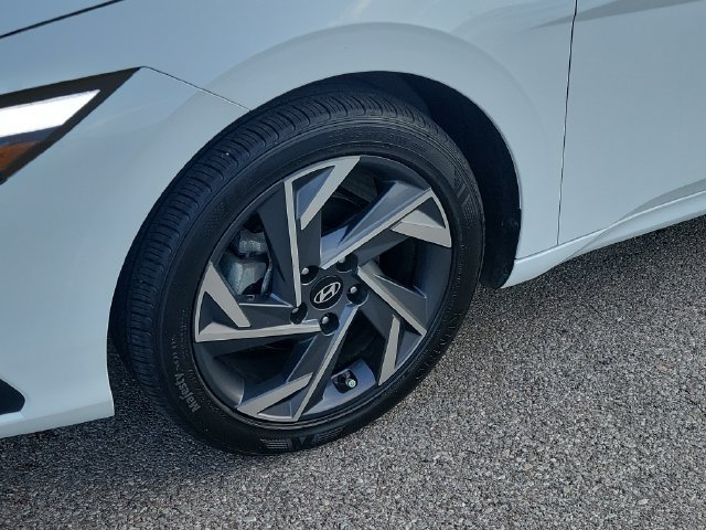 Used 2025 Hyundai Elantra Sport FWD image 9