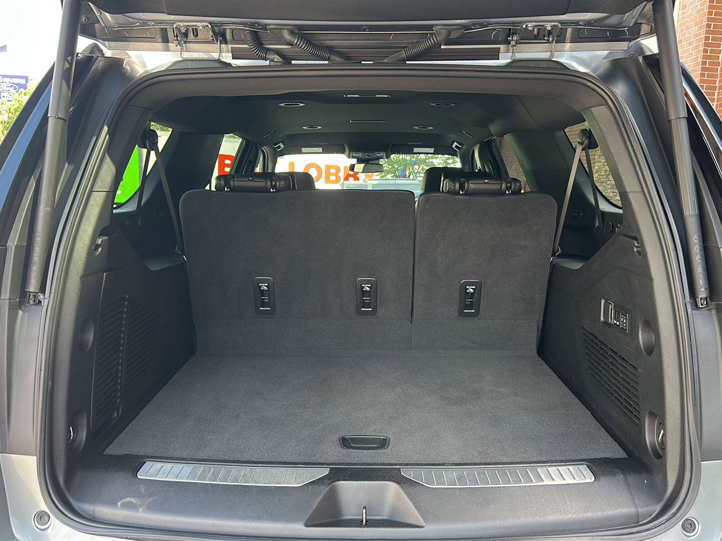 Used 2025 GMC Yukon XL Denali RWD image 34