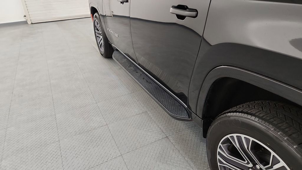 Used 2024 Jeep Wagoneer L Series II w/ Flexible Seating Group image 26