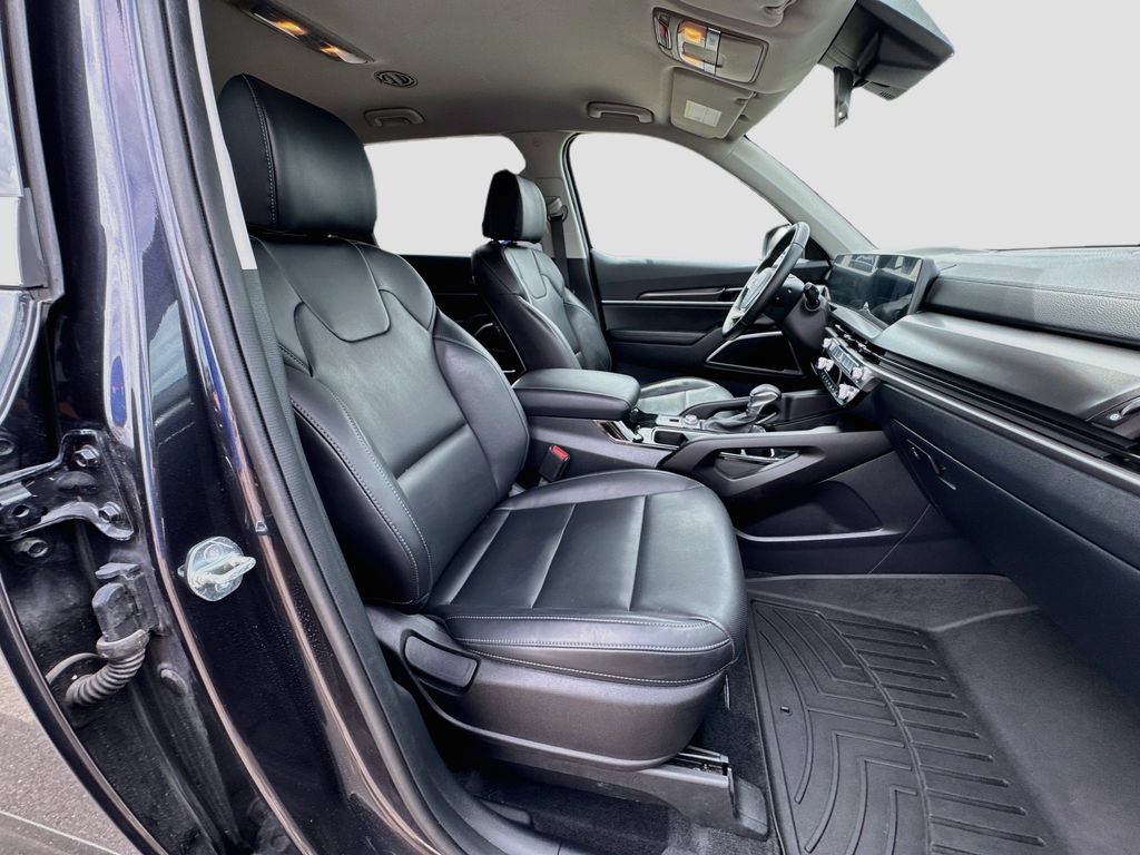 Used 2025 Kia Telluride LX FWD image 30