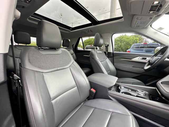 Certified 2025 Ford Explorer Active w/ Active Comfort Package AWD/4WD image 35