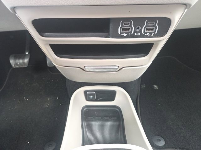 Used 2023 Chrysler Pacifica Touring-L FWD image 37