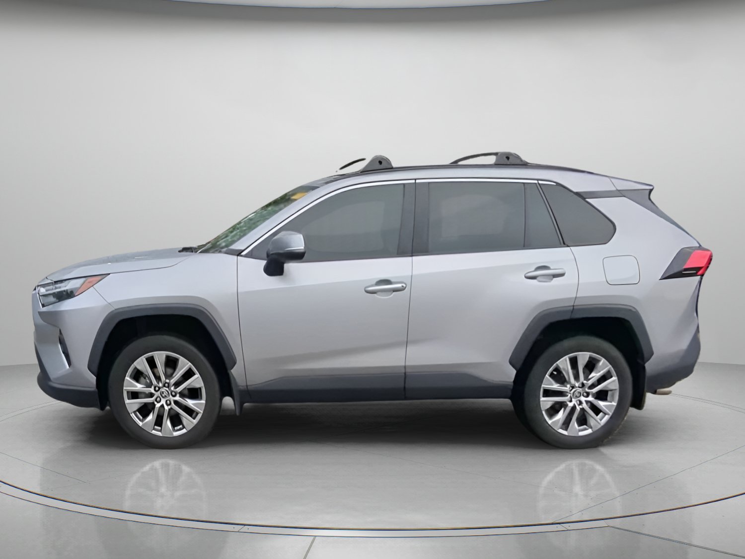 Used 2025 Toyota RAV4 XLE Premium w/ Weather Package FWD image 16