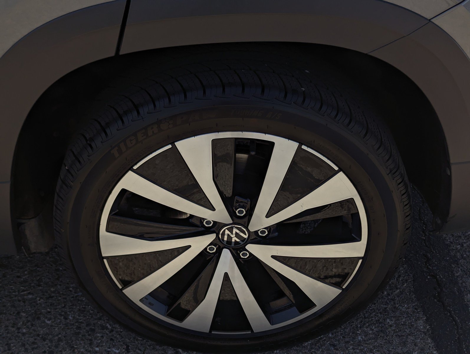 Used 2024 Volkswagen Taos SE FWD image 7