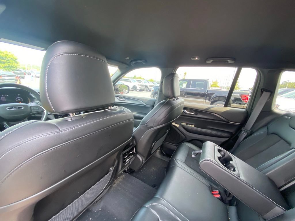 Used 2025 Jeep Grand Cherokee Altitude AWD/4WD image 22