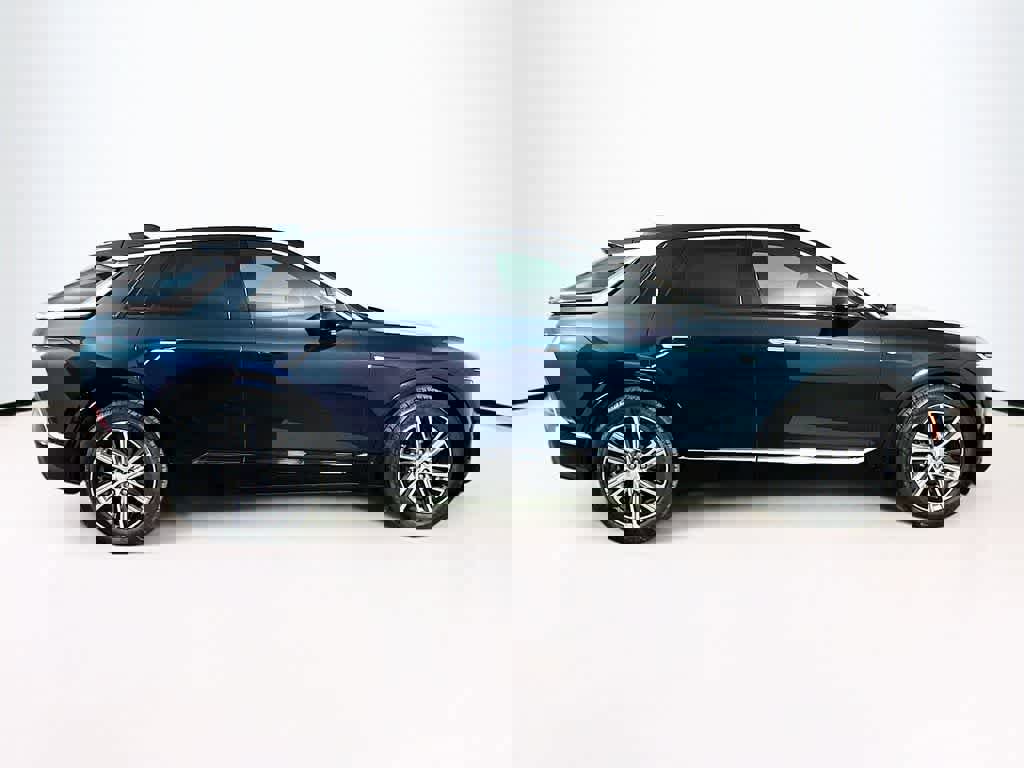 Used 2024 Cadillac Lyriq Luxury image 6