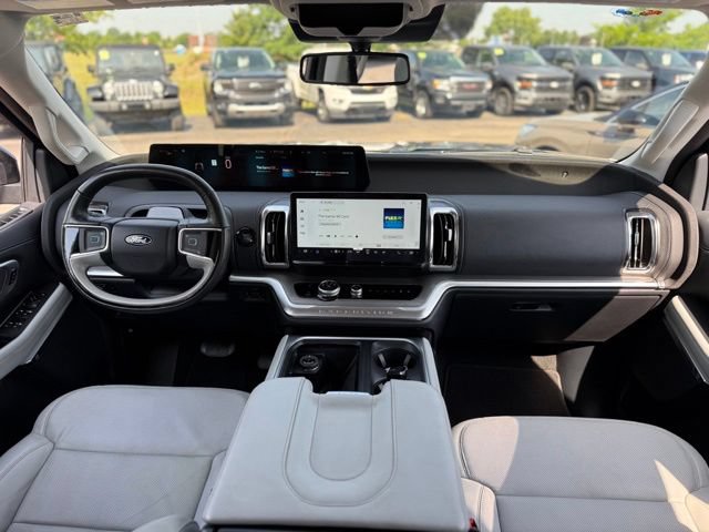 Certified 2025 Ford Expedition Platinum AWD/4WD image 2