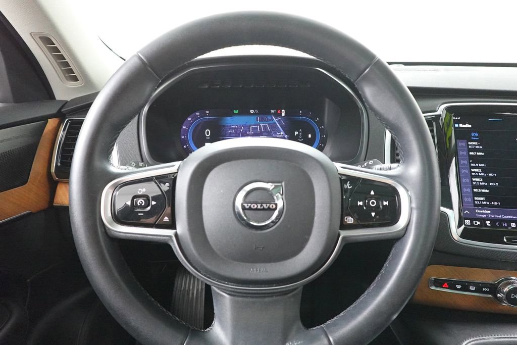 Used 2023 Volvo XC90 B6 Plus image 14
