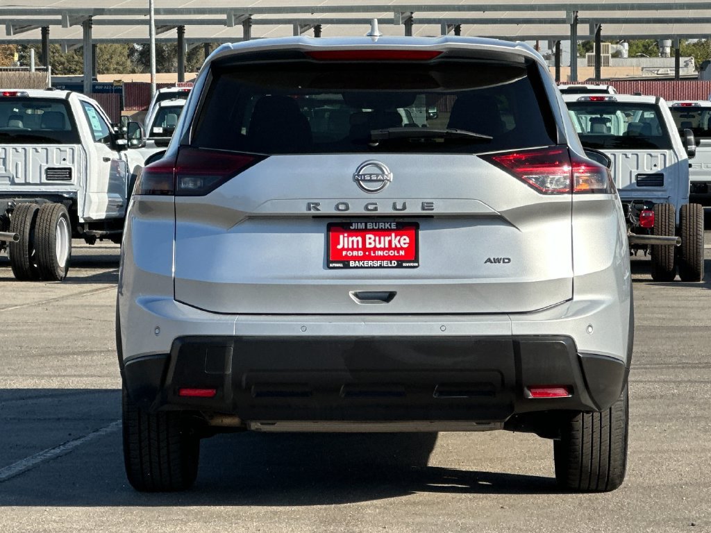 Used 2025 Nissan Rogue SV AWD/4WD image 4