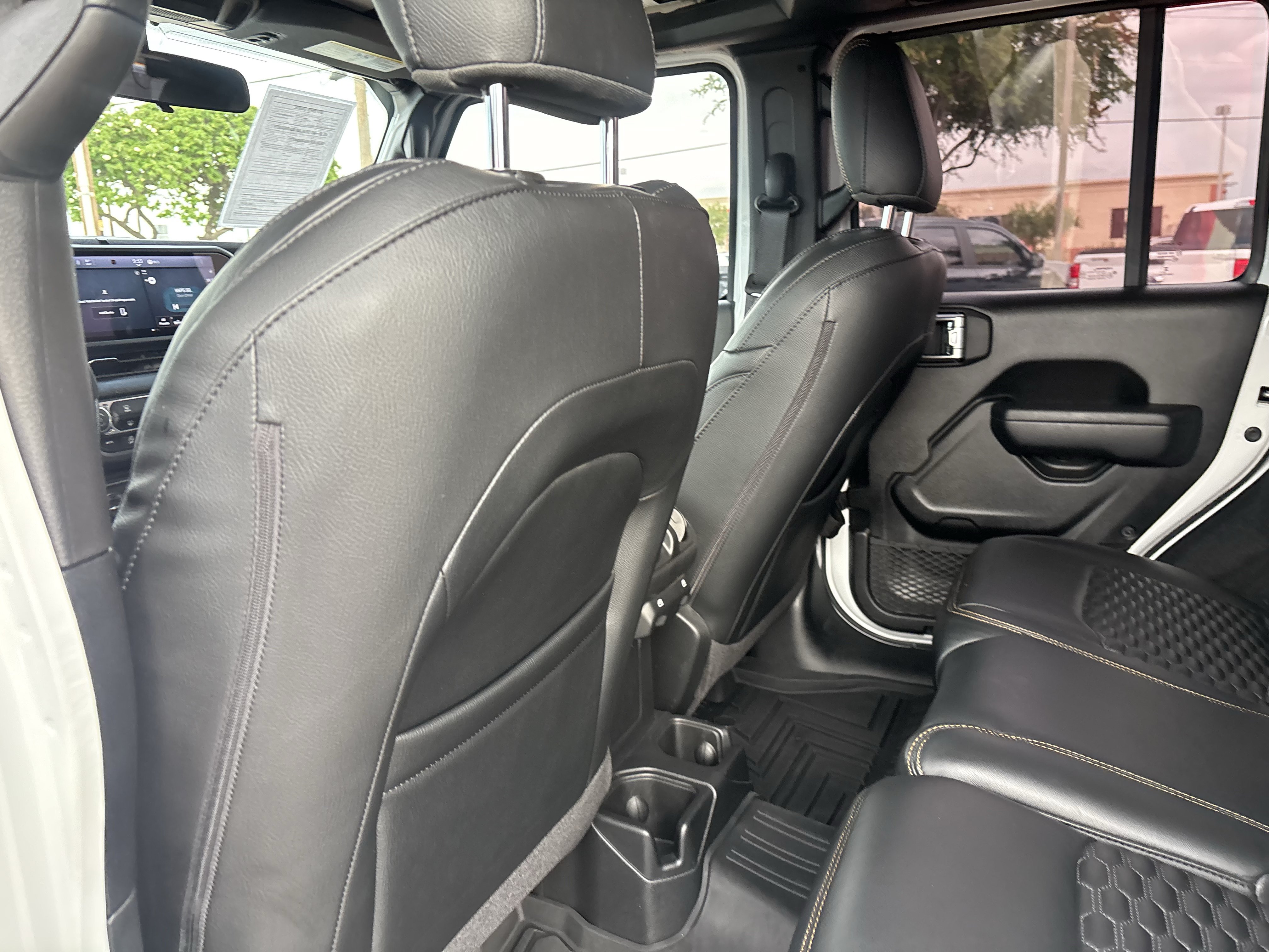 Used 2025 Jeep Wrangler Unlimited Sport AWD/4WD image 17