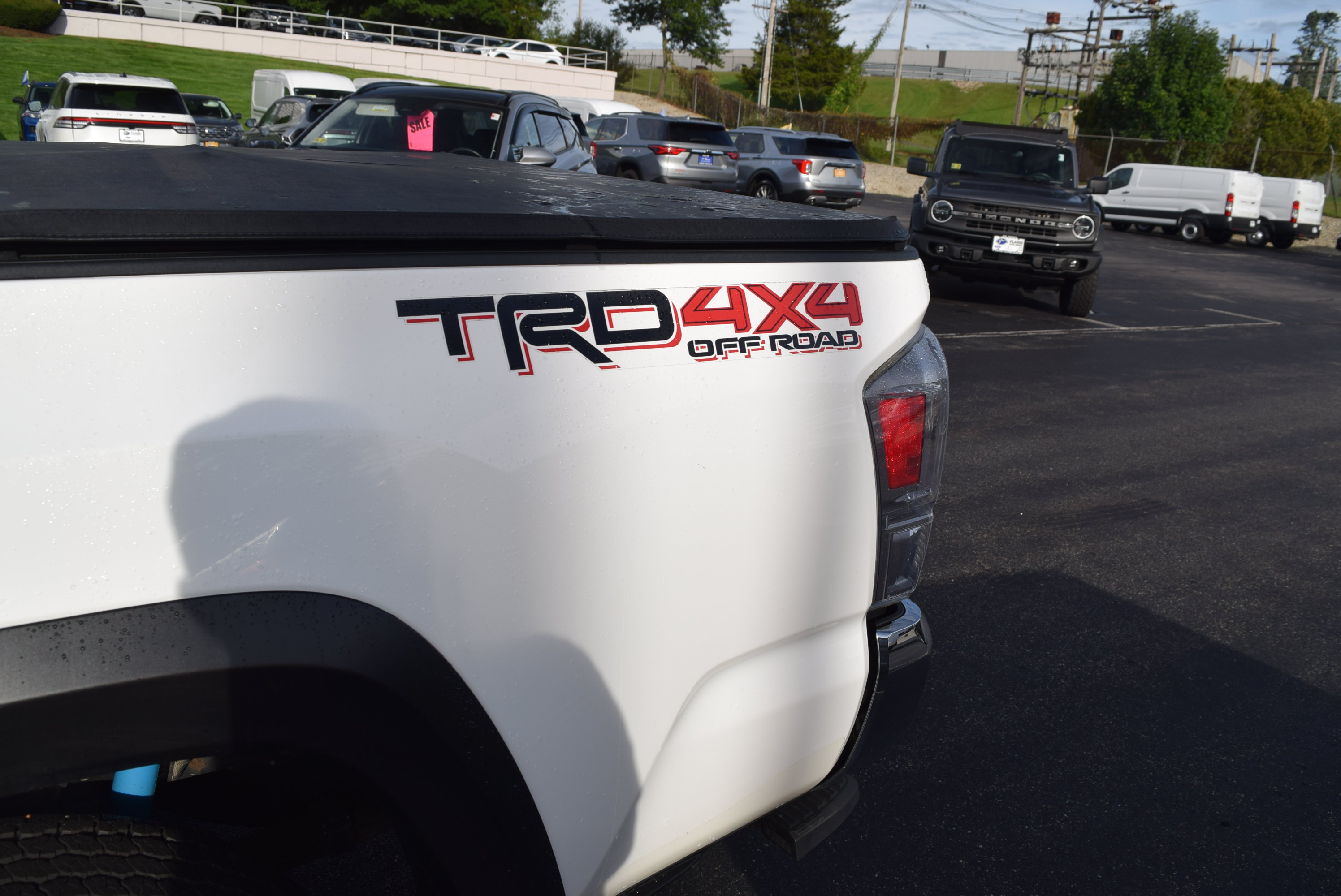 Used 2022 Toyota Tacoma TRD Off-Road AWD/4WD image 9
