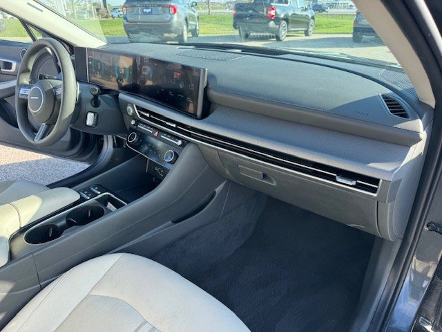 Used 2025 Hyundai Sonata SEL FWD image 32