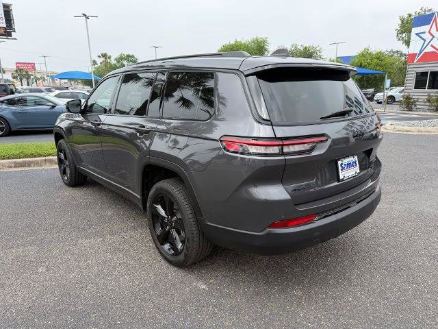 Used 2025 Jeep Grand Cherokee L Limited w/ Black Appearance Package AWD/4WD image 4