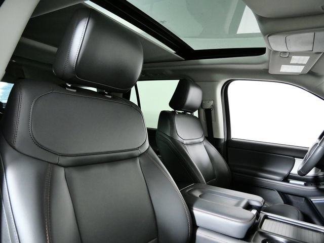 Certified 2025 Ford Expedition Active AWD/4WD image 13