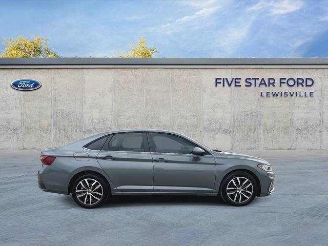 Used 2025 Volkswagen Jetta SE w/ Sunroof Package FWD image 9