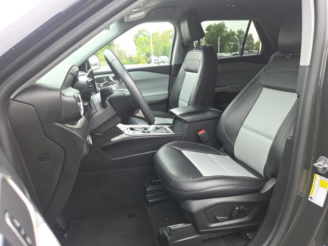 Certified 2024 Ford Explorer XLT w/ Equipment Group 202A AWD/4WD image 27