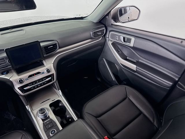 Certified 2022 Ford Explorer XLT w/ Equipment Group 202A image 22